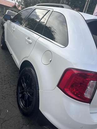 FORD-EDGE-2012