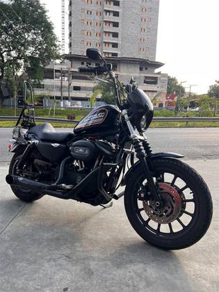 HARLEY-DAVIDSON SPORTSTER XL 883 R 