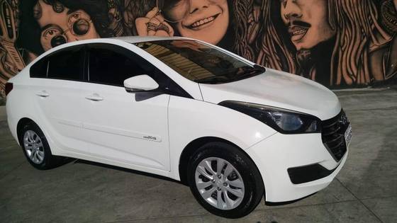 HYUNDAI HB20S 1.6 COMFORT PLUS 16V FLEX 4P AUTOMÁTICO