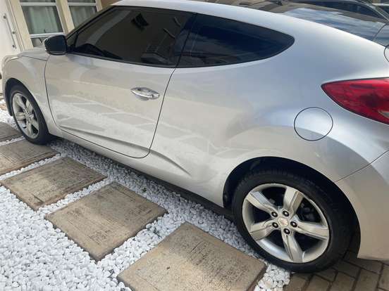 HYUNDAI-VELOSTER-2011