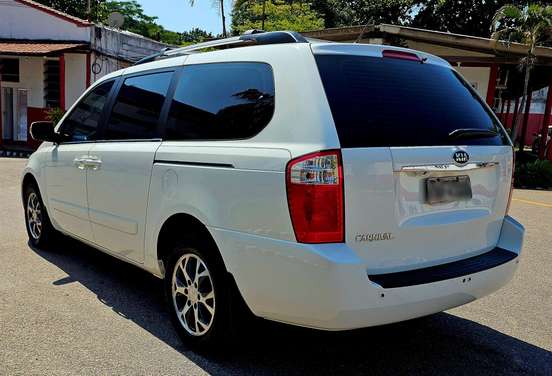 KIA-CARNIVAL-2014