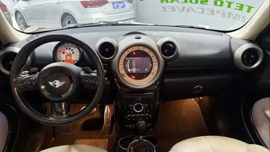 MINI-COUNTRYMAN-2011
