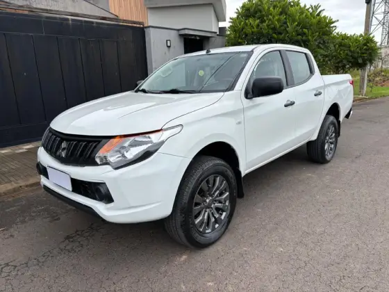 MITSUBISHI L200 TRITON 2.4 16V TURBO DIESEL GL CD 4X4 MANUAL MITSUBISHI L200 TRITON 2.4 16V TURBO DIESEL GL CD 4X4 MANUAL
