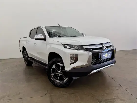 MITSUBISHI L200 TRITON 2.4 16V TURBO DIESEL SPORT HPE CD 4P 4X4 AUTOMÁTICO