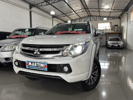 MITSUBISHI L200 TRITON 2.4 16V TURBO DIESEL SPORT HPE-S CD 4P 4X4 AUTOMÁTICO MITSUBISHI L200 TRITON 2.4 16V TURBO DIESEL SPORT HPE-S CD 4P 4X4 AUTOMÁTICO