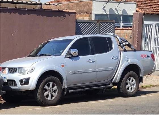 MITSUBISHI L200 TRITON 3.5 HPE 4X4 CD V6 24V FLEX 4P AUTOMÁTICO