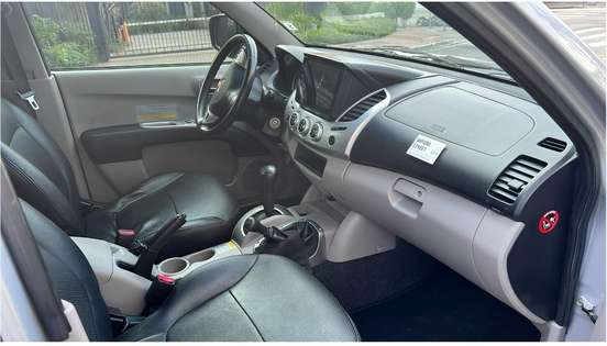 MITSUBISHI-L200 TRITON-3.5 HPE 4X4 CD V6 24V FLEX 4P AUTOMÁTICO MITSUBISHI-L200 TRITON-2011