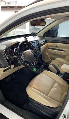 MITSUBISHI-OUTLANDER-2015