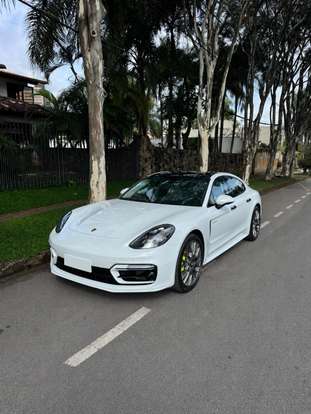 PORSCHE-PANAMERA-2023
