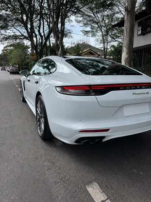 PORSCHE-PANAMERA-2023