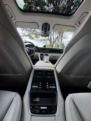 PORSCHE-PANAMERA-2023