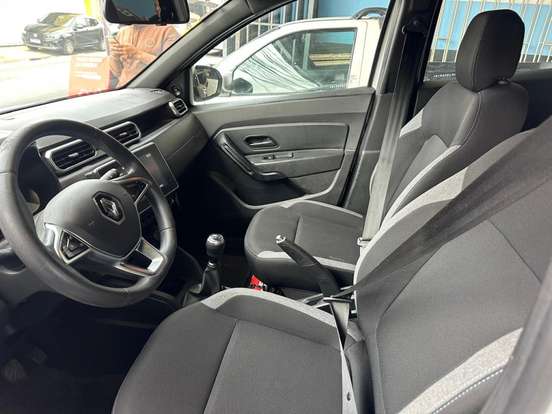 RENAULT-DUSTER-2022