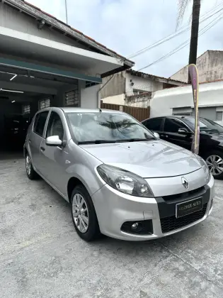 RENAULT SANDERO 1.0 EXPRESSION 16V FLEX 4P MANUAL RENAULT SANDERO 1.0 EXPRESSION 16V FLEX 4P MANUAL