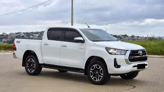 TOYOTA HILUX 2.8 D-4D TURBO DIESEL CD SRV 4X4 AUTOMÁTICO TOYOTA HILUX 2.8 D-4D TURBO DIESEL CD SRV 4X4 AUTOMÁTICO