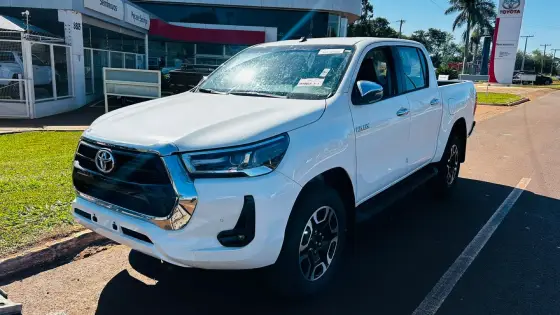 TOYOTA HILUX 2.8 D-4D TURBO DIESEL CD SRX 4X4 AUTOMÁTICO