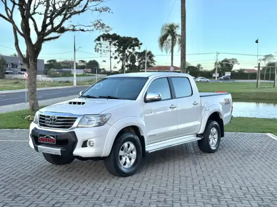 TOYOTA HILUX 3.0 SRV 4X4 CD 16V TURBO INTERCOOLER DIESEL 4P AUTOMÁTICO TOYOTA HILUX 3.0 SRV 4X4 CD 16V TURBO INTERCOOLER DIESEL 4P AUTOMÁTICO