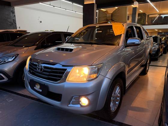TOYOTA HILUX 3.0 SRV 4X4 CD 16V TURBO INTERCOOLER DIESEL 4P AUTOMÁTICO TOYOTA HILUX 3.0 SRV 4X4 CD 16V TURBO INTERCOOLER DIESEL 4P AUTOMÁTICO