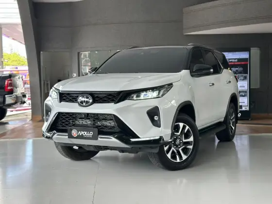 TOYOTA HILUX SW4 2.8 D-4D TURBO DIESEL DIAMOND 7L 4X4 AUTOMÁTICO