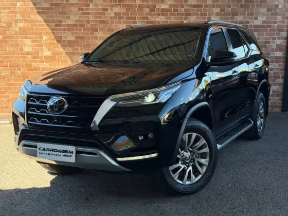 TOYOTA HILUX SW4 2.8 D-4D TURBO DIESEL SRX 7L 4X4 AUTOMÁTICO