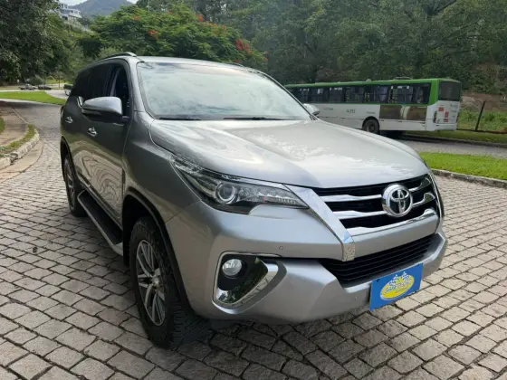TOYOTA HILUX SW4 2.8 SRX 4X4 16V TURBO INTERCOOLER DIESEL 4P AUTOMÁTICO