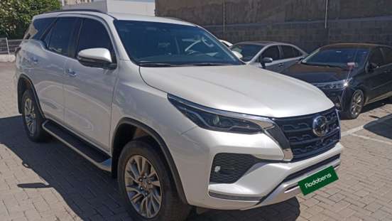 TOYOTA-HILUX SW4-2.8 D-4D TURBO DIESEL SRX 7L 4X4 AUTOMÁTICO TOYOTA-HILUX SW4-2023
