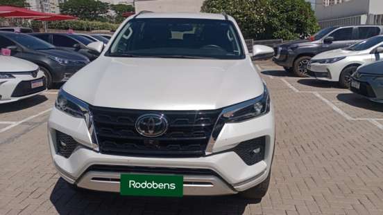 TOYOTA-HILUX SW4-2.8 D-4D TURBO DIESEL SRX 7L 4X4 AUTOMÁTICO TOYOTA-HILUX SW4-2023