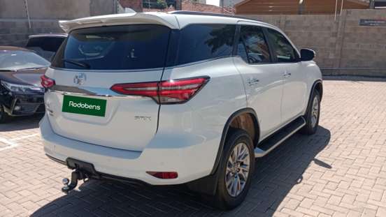 TOYOTA-HILUX SW4-2023