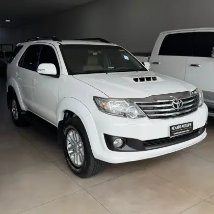 TOYOTA HILUX SW4 3.0 SRV 4X4 7 LUGARES 16V TURBO INTERCOOLER DIESEL 4P AUTOMÁTICO TOYOTA HILUX SW4 3.0 SRV 4X4 7 LUGARES 16V TURBO INTERCOOLER DIESEL 4P AUTOMÁTICO