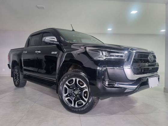 TOYOTA HILUX 2.8 D-4D TURBO DIESEL CD SRX 4X4 AUTOMÁTICO