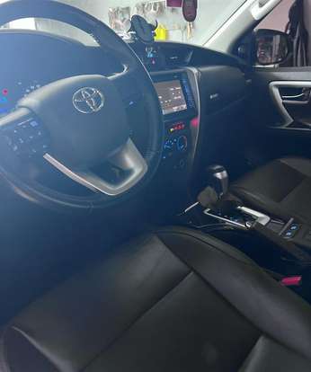 TOYOTA-HILUX SW4-2.7 SR 4X2 16V FLEX 4P AUTOMÁTICO TOYOTA-HILUX SW4-2019