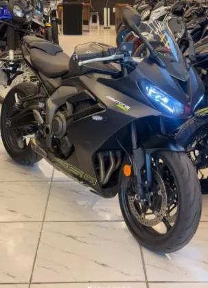 TRIUMPH DAYTONA 660 