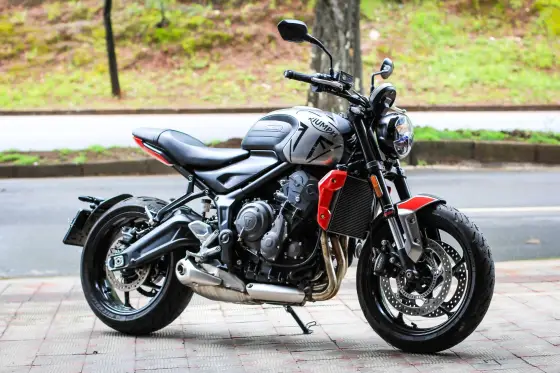 TRIUMPH TRIDENT 660 