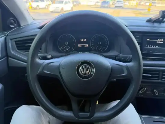 VOLKSWAGEN-POLO-2020