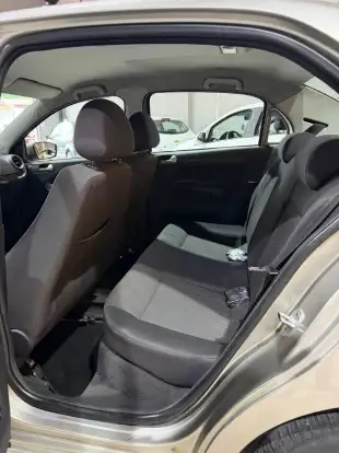 VOLKSWAGEN-VOYAGE-2014