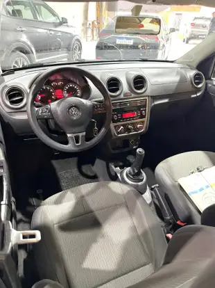 VOLKSWAGEN-VOYAGE-2014