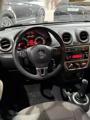 VOLKSWAGEN-VOYAGE-2014
