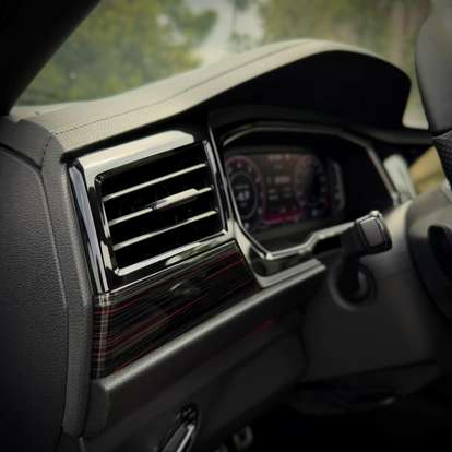 VOLKSWAGEN-JETTA-2023