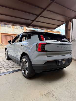 VOLVO-EX30-2024