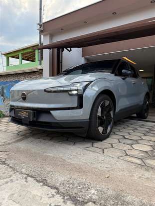 VOLVO-EX30-2024