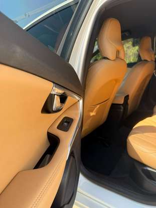 VOLVO-V40-2017