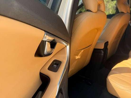 VOLVO-V40-2.0 T4 MOMENTUM GASOLINA 4P AUTOMÁTICO VOLVO-V40-2017