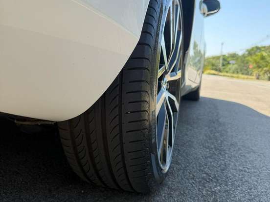 VOLVO-V40-2.0 T4 MOMENTUM GASOLINA 4P AUTOMÁTICO VOLVO-V40-2017