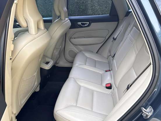 VOLVO-XC60-2.0 T5 GASOLINA MOMENTUM AWD GEARTRONIC VOLVO-XC60-2018