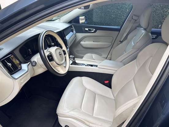 VOLVO-XC60-2018
