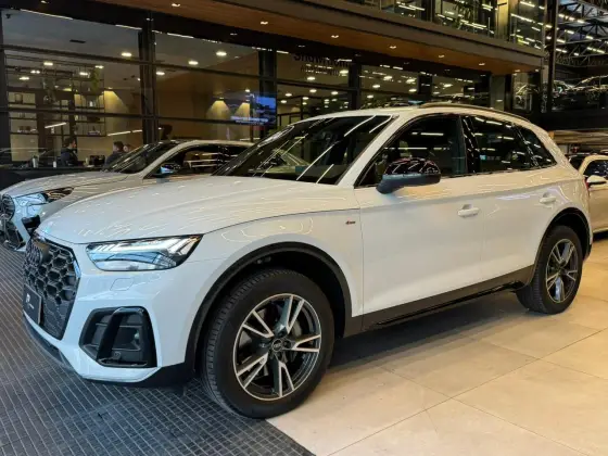 AUDI Q5 2.0 55 TFSIE PHEV PERFORMANCE BLACK QUATTRO S TRONIC AUDI Q5 2.0 55 TFSIE PHEV PERFORMANCE BLACK QUATTRO S TRONIC