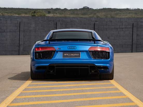 AUDI-R8-2017