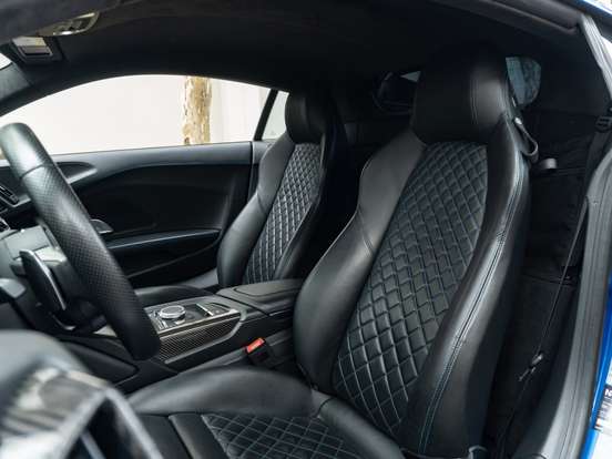 AUDI-R8-2017