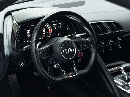 AUDI-R8-2017