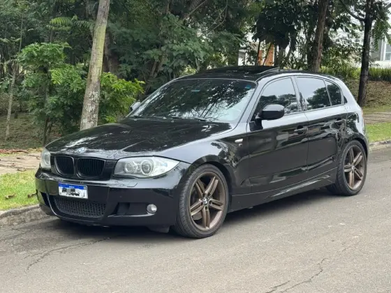 BMW 130i 3.0 SPORT HATCH 24V GASOLINA 4P AUTOMÁTICO BMW 130i 3.0 SPORT HATCH 24V GASOLINA 4P AUTOMÁTICO