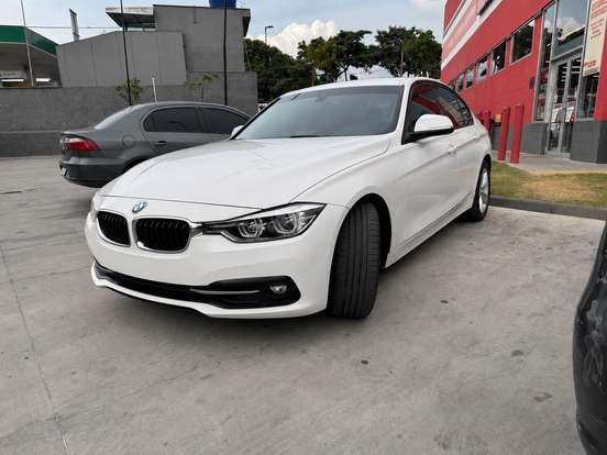 BMW-320i-2016